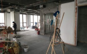 深圳裝修公司-康藍建設(shè)案例，走進建活貿(mào)易裝修現(xiàn)場